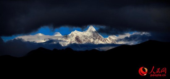 南迦巴瓦峰遠(yuǎn)眺。次仁羅布 攝