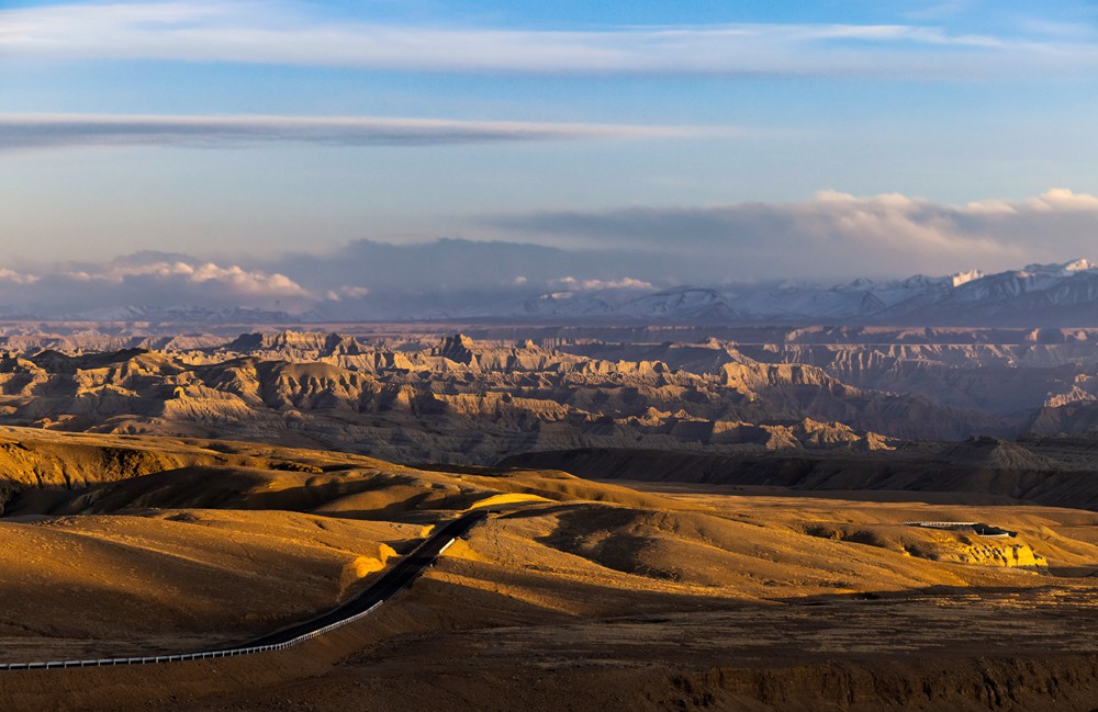 換個(gè)角度看土林。貢覺群培攝