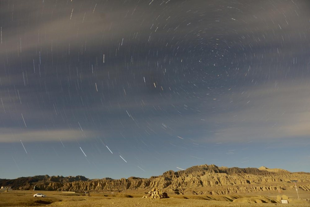 札達(dá)土林上空的星空。旦真次旦攝