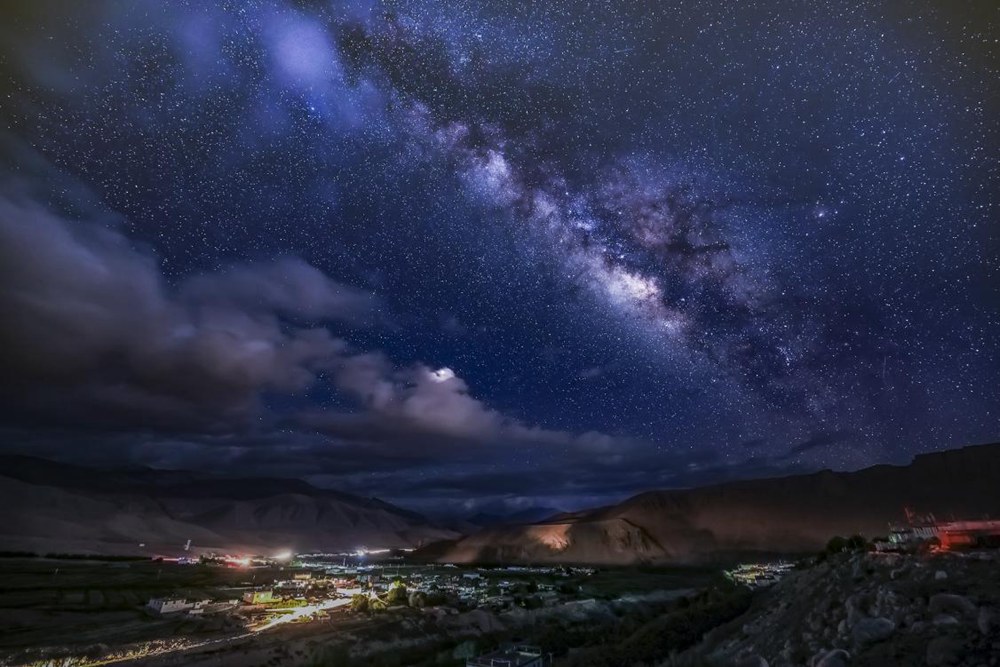 絕美星河。貢覺群培攝