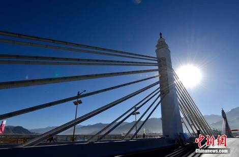 8圖 2013年11月27日納金大橋通車(chē)儀式。圖片來(lái)源：中新社。.jpg