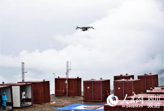 四川甘孜雅江縣引入無人機運輸，拓寬群眾致富增收新渠道。（圖片由雅江縣委宣傳部提供）