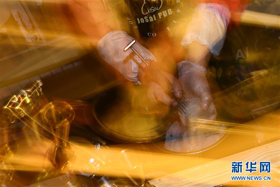 (玉樹抗震救災(zāi)10周年·圖片故事)(10)才仁俄賽與他的“JoSai Pub”