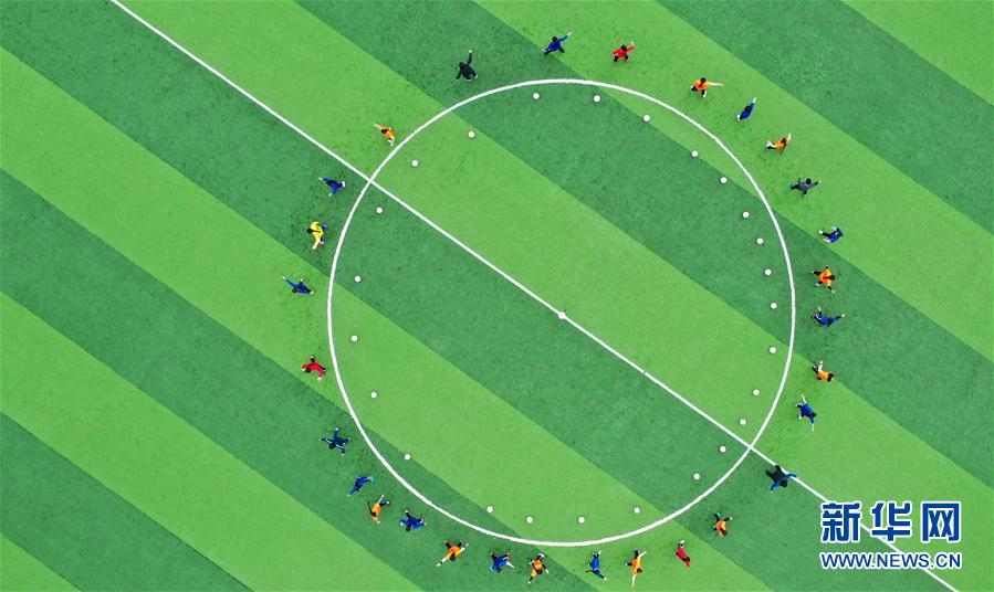 （體育·專題）（26）足球——踢球吧！草原女孩