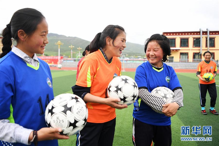 （體育·專題）（12）足球——踢球吧！草原女孩