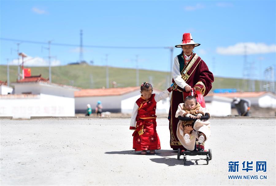 （走向我們的小康生活）（6）青?，敹啵狐S河源的幸福村