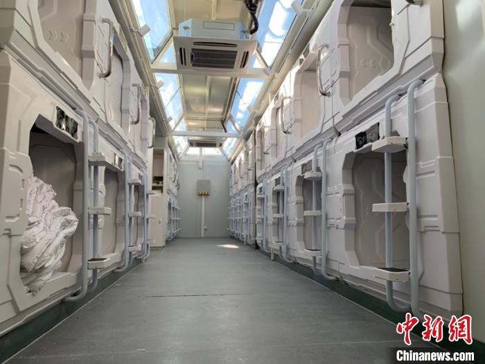 圖為火星營地“太空艙”?！O睿 攝