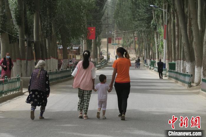 圖為進藏先遣英雄連誓師地原址所在的新疆維吾爾自治區(qū)和田地區(qū)于田縣普魯村現(xiàn)貌。　楊程晨 攝