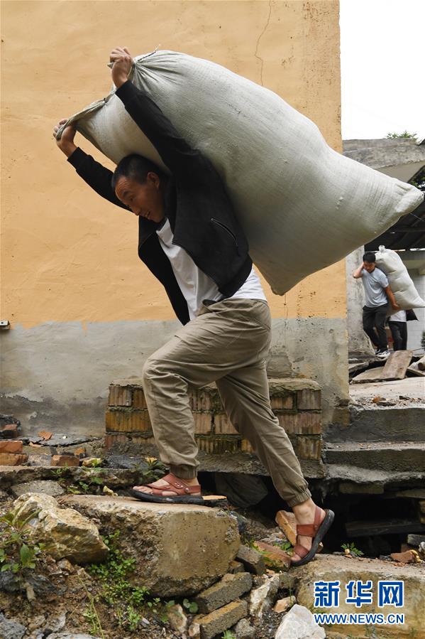 （新華全媒+）（8）千里“挪窩”，踏實開啟新生活