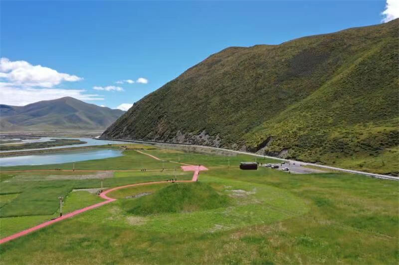 宜牛二村砂場生態(tài)修復(fù)后狀況。甘孜州石渠生態(tài)環(huán)境局供圖