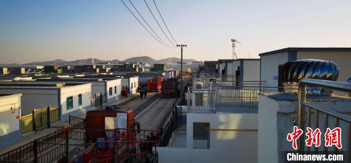 圖為蘭州新區(qū)移民安置區(qū)?！∥航ㄜ?攝