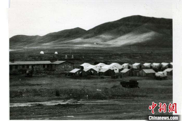 圖為20世紀(jì)70年代風(fēng)火山觀測(cè)站科學(xué)城。(資料圖) 中鐵西北科學(xué)研究院供圖