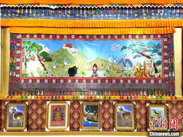 圖為藏繡作品。　祁增蓓 攝