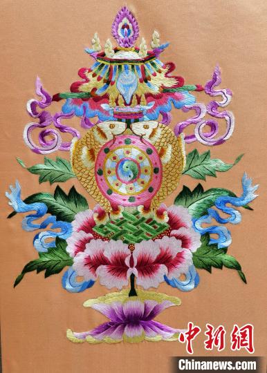 圖為藏繡作品?！∑钤鲚?攝