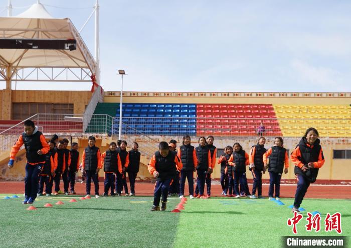 圖為孩子們正在進(jìn)行訓(xùn)練?！●R銘言 攝