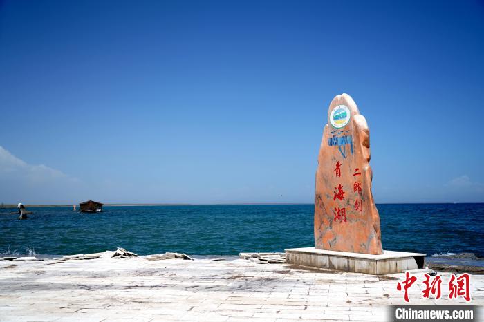 圖為青海湖景區(qū)一角?！O睿 攝