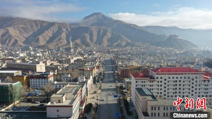 青海玉樹(shù):“小醫(yī)院”見(jiàn)證醫(yī)療衛(wèi)生事業(yè)“大成長(zhǎng)”