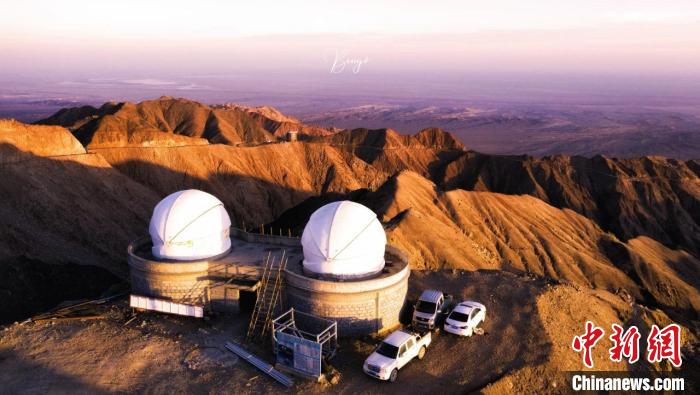 圖為青海冷湖賽什騰山天文臺(tái)址日落。　洪文瀚 攝