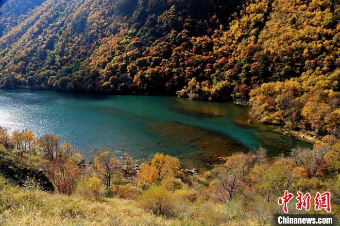 松坪溝風光。　何清海 攝