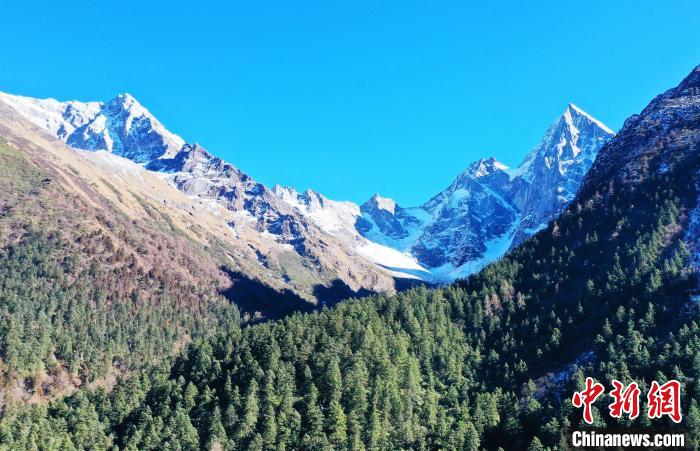 畢棚溝景區(qū)風(fēng)光?！“苍?攝