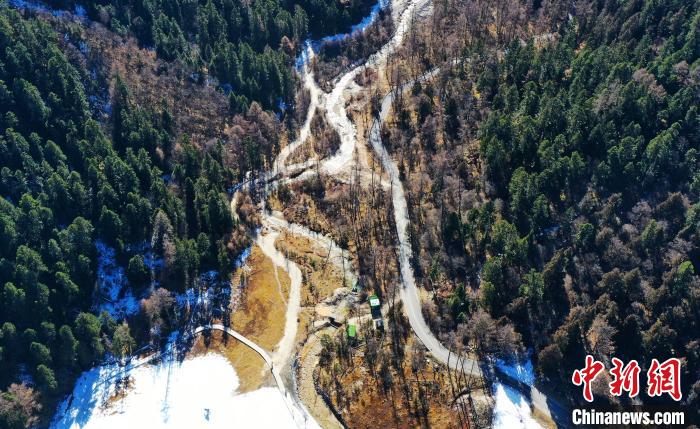 畢棚溝景區(qū)風(fēng)光。　安源 攝