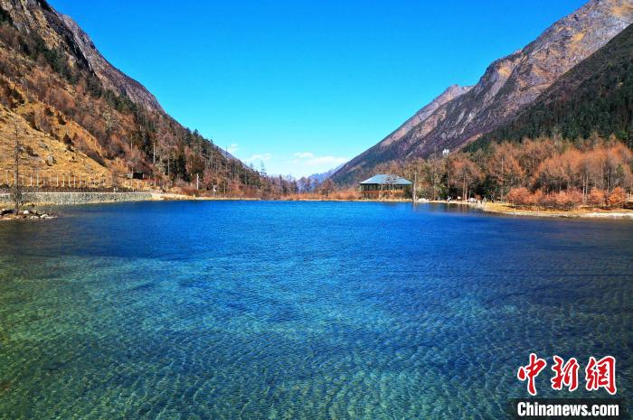 畢棚溝景區(qū)風(fēng)光?！“苍?攝