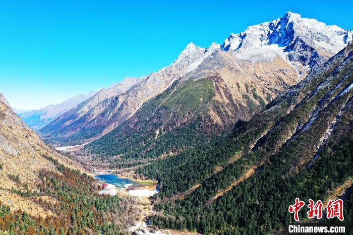 畢棚溝景區(qū)風(fēng)光?！“苍?攝