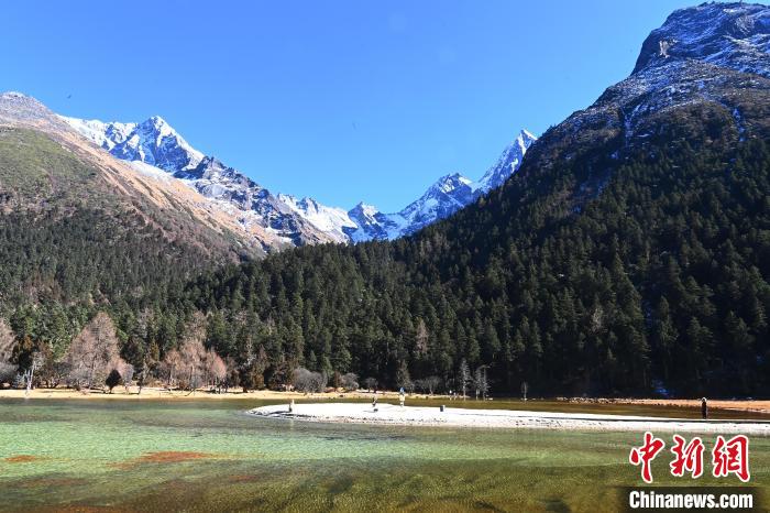 畢棚溝景區(qū)風(fēng)光?！“苍?攝