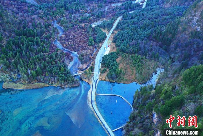 畢棚溝景區(qū)風(fēng)光?！“苍?攝