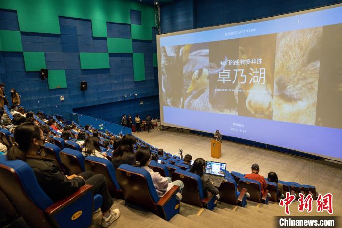 圖為首映式現(xiàn)場(chǎng)?！⊥踽?攝