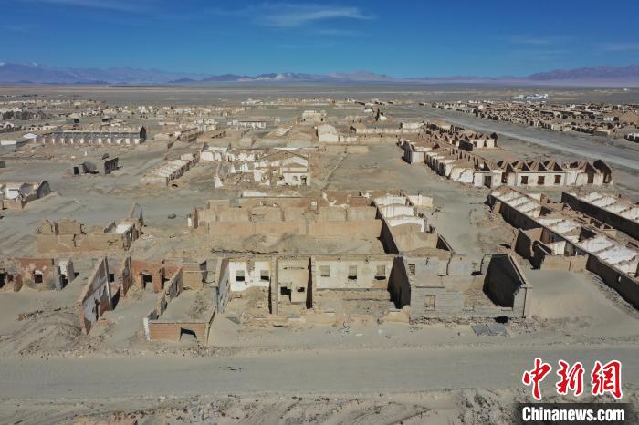 航拍青海省海西蒙古族藏族自治州茫崖市冷湖石油工業(yè)遺址保護(hù)區(qū)?！●R銘言 攝