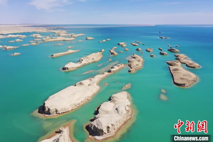 航拍青海大柴旦烏素特水上雅丹奇特景觀?！●R銘言 攝