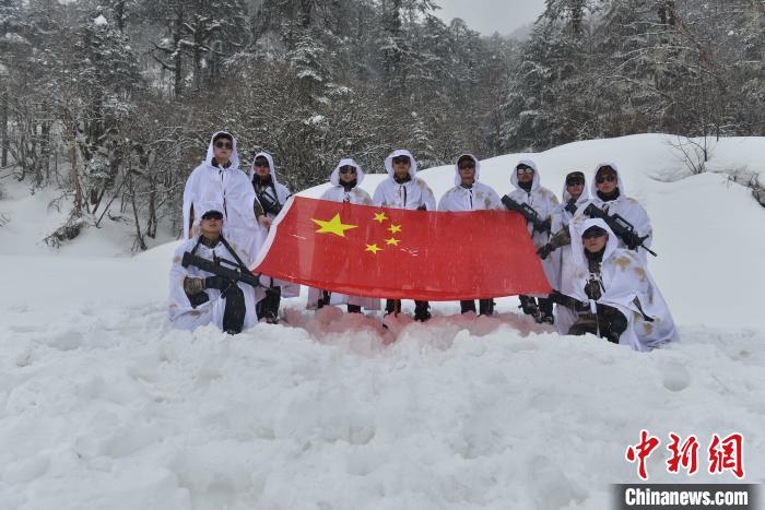 圖為主權(quán)宣誓?！铎o 攝