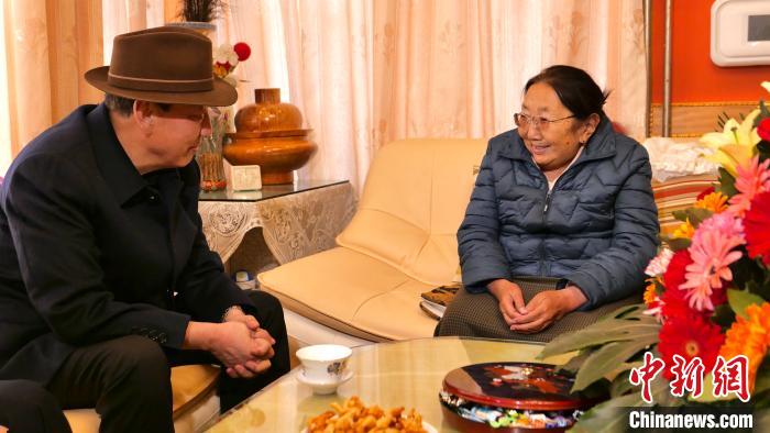 西藏自治區(qū)黨委統(tǒng)戰(zhàn)部部長旦科一行慰問黨外人士、愛國宗教人士及歸國藏胞