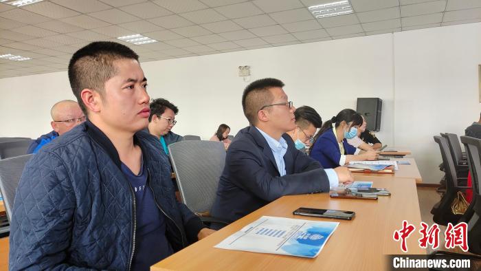 圖為培訓(xùn)會現(xiàn)場?！∝暽＠?攝