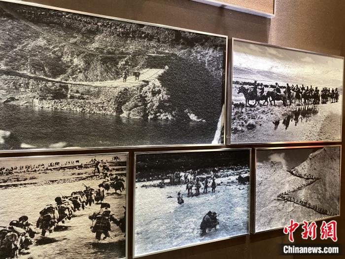 紅樓內(nèi)展廳，圖為昌都戰(zhàn)役中的人民解放軍。彭寧鈴 攝