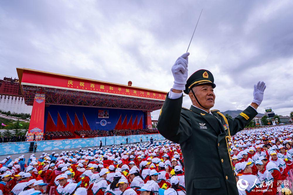 8月19日10時，慶祝西藏和平解放70周年大會在拉薩市布達拉宮廣場隆重舉行。徐馭堯 攝