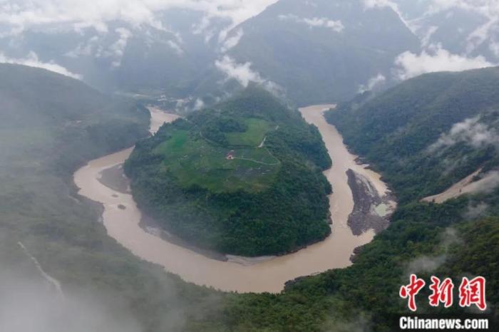 雅魯藏布江果果塘大拐彎。