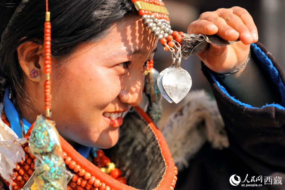 撩起“神秘面紗”。人民網(wǎng) 李海霞