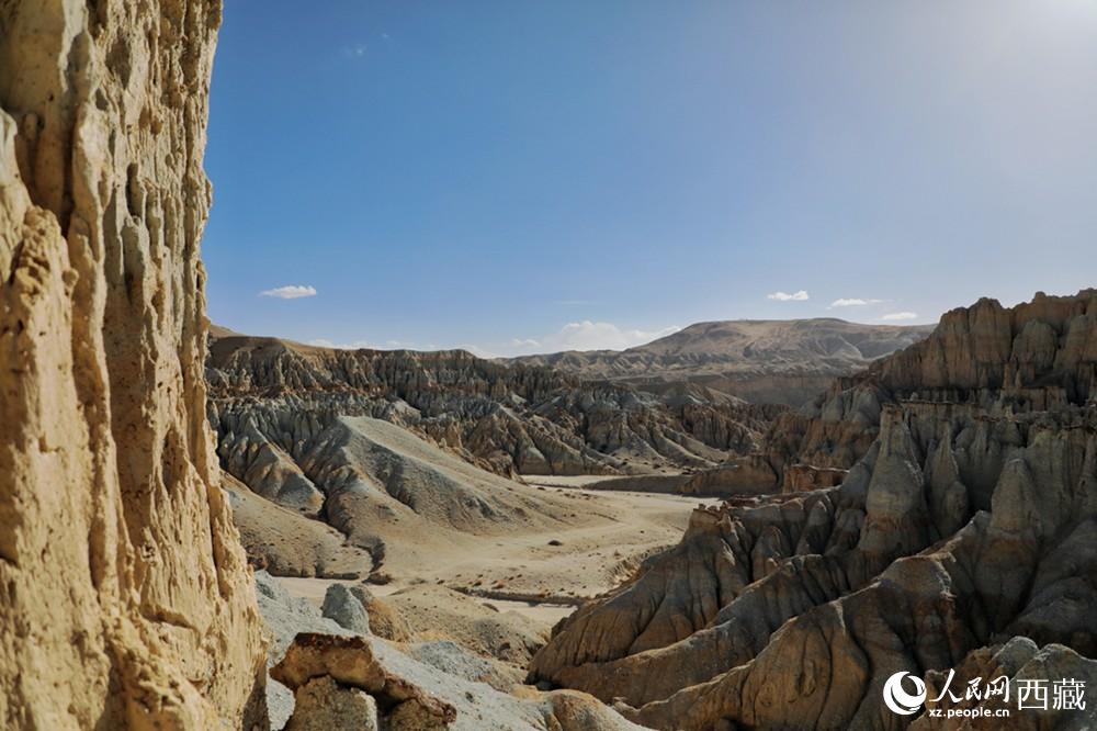 傍晚的札達土林。人民網(wǎng) 李海霞攝