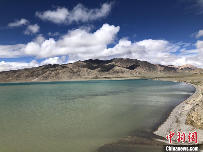 西藏阿里的高原湖泊別若錯(cuò)(又稱別若則錯(cuò))海拔約4470米。　<a target='_blank' href='/'><p  align=