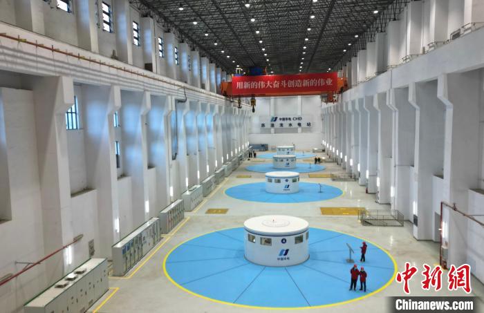 圖為水電站內(nèi)部。　王磊　攝