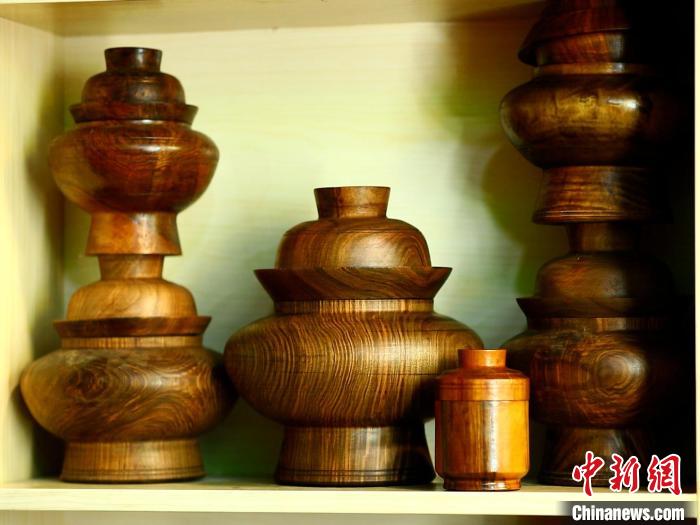 圖為各種木碗成品。　 鄧巴 　攝