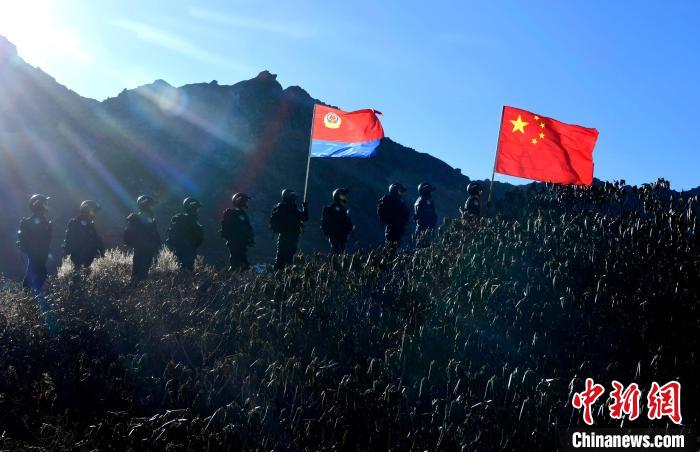 1月6日，移民警察正在乃堆拉巡邏?！±盍?攝