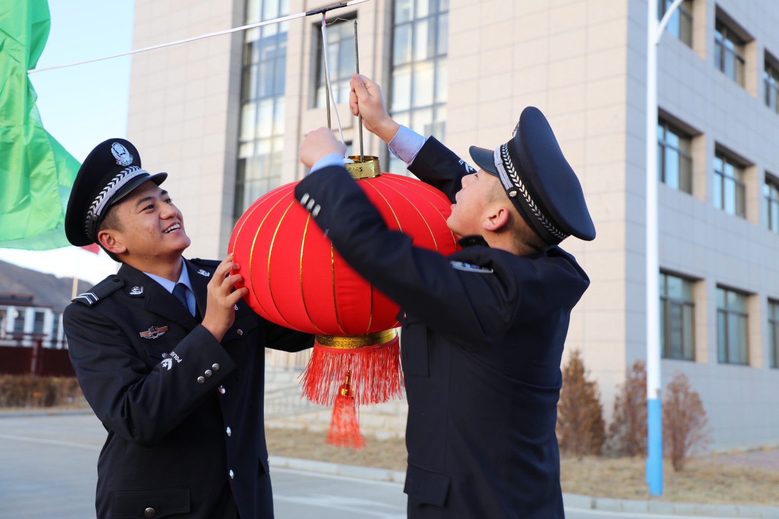 （要聞 新媒體）雪域邊關(guān)的他們，是歸途的(4189296)-20230122091651.jpg