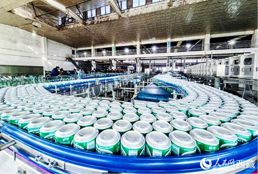 全新升級的生產(chǎn)線投入使用。人民網(wǎng) 李海霞攝