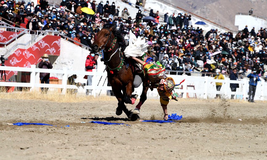 藏歷新年，精彩的馬術(shù)表演。潘多攝