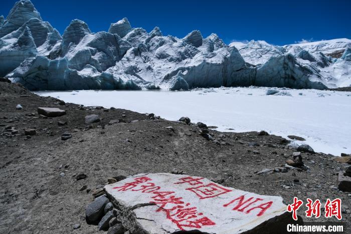 普瑪江塘邊境派出所民輔警巡邏標(biāo)記?！〗w波 攝