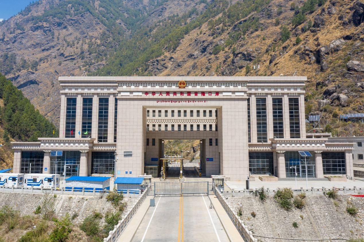 吉隆口岸航拍畫面。人民網(wǎng)記者 唐宋攝