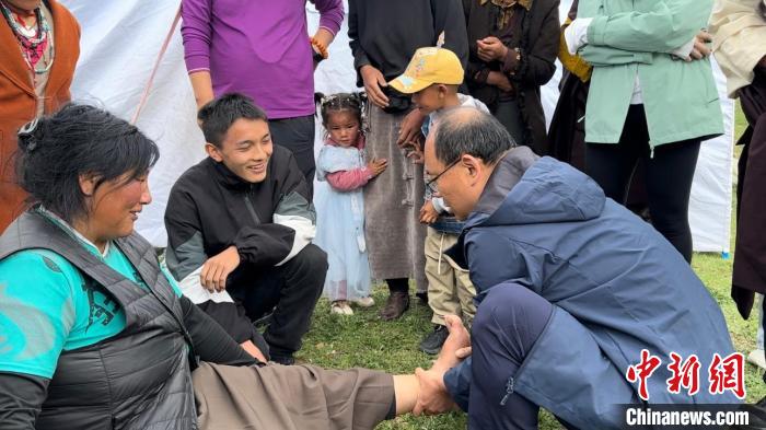 醫(yī)療團(tuán)隊(duì)奔赴西藏，義診活動“點(diǎn)亮”偏遠(yuǎn)地區(qū)希望之光